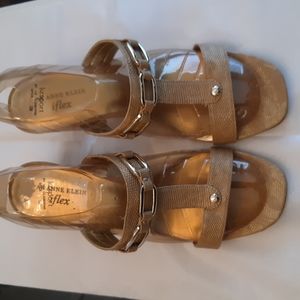 AK Annex Klein iflex Heels NWT